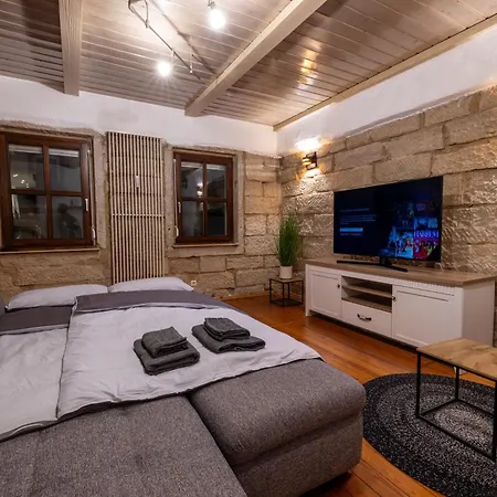 Gemuetliches Altbau-loft Mit Kamin Und Parkplatz Apartment